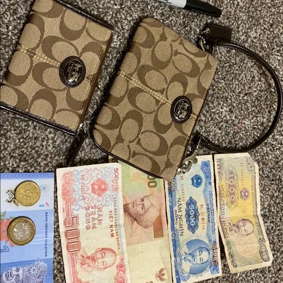 COACH  WRISTLET & COIN PURSE -bundle
#44075 - Picture 6 of 6